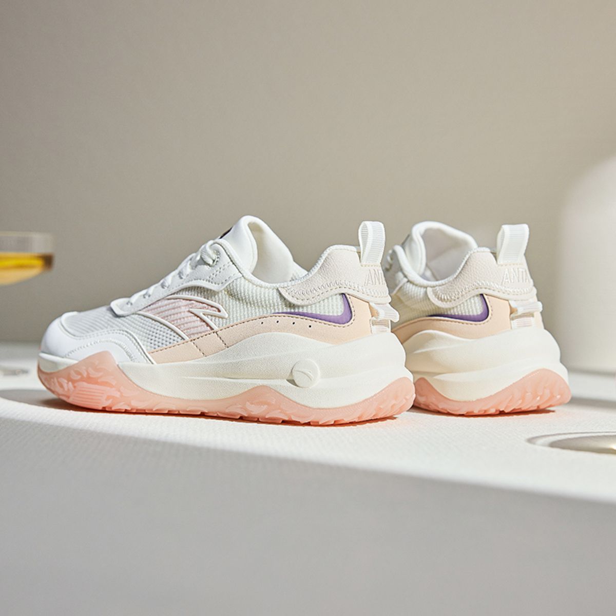 Кроссовки женские ANTA 922328850-2 белые, коричневые, розовые, 36.5 EU