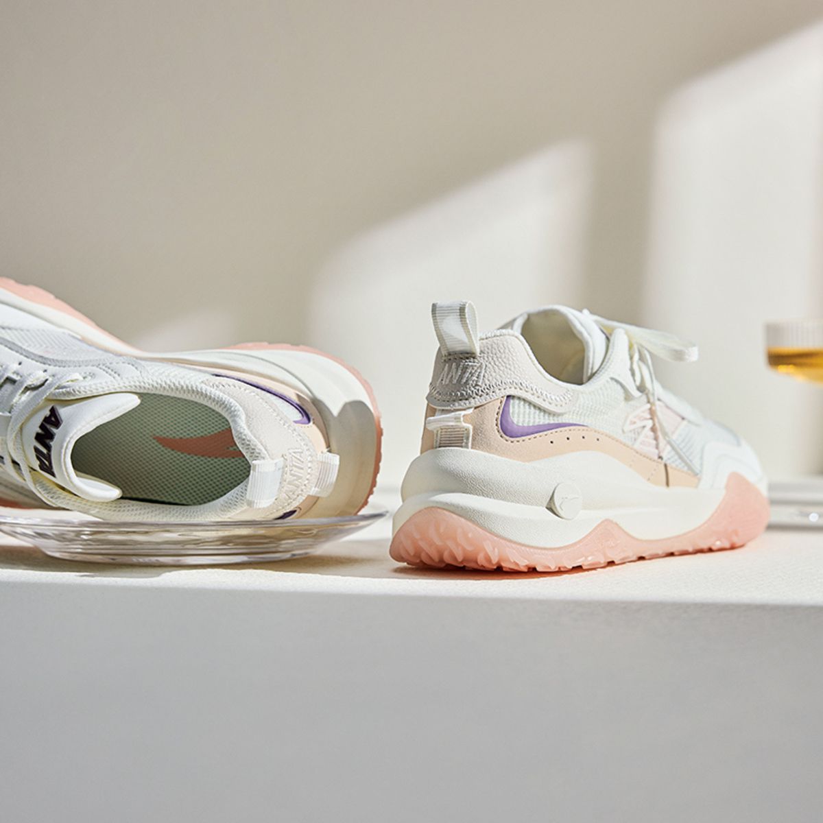 Кроссовки женские ANTA 922328850-2 белые, коричневые, розовые, 36.5 EU