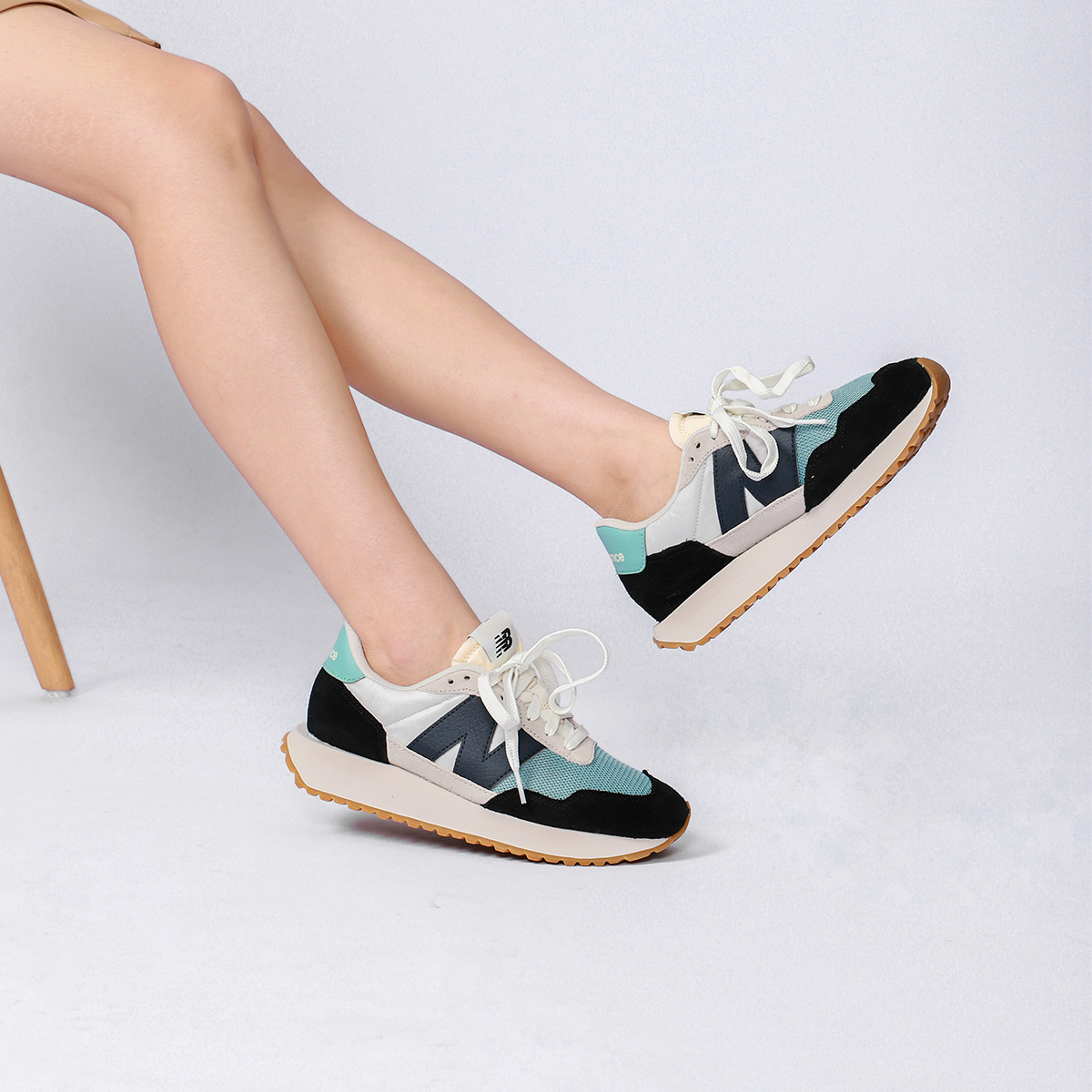 Кроссовки унисекс New Balance 237 черные, 37 EU