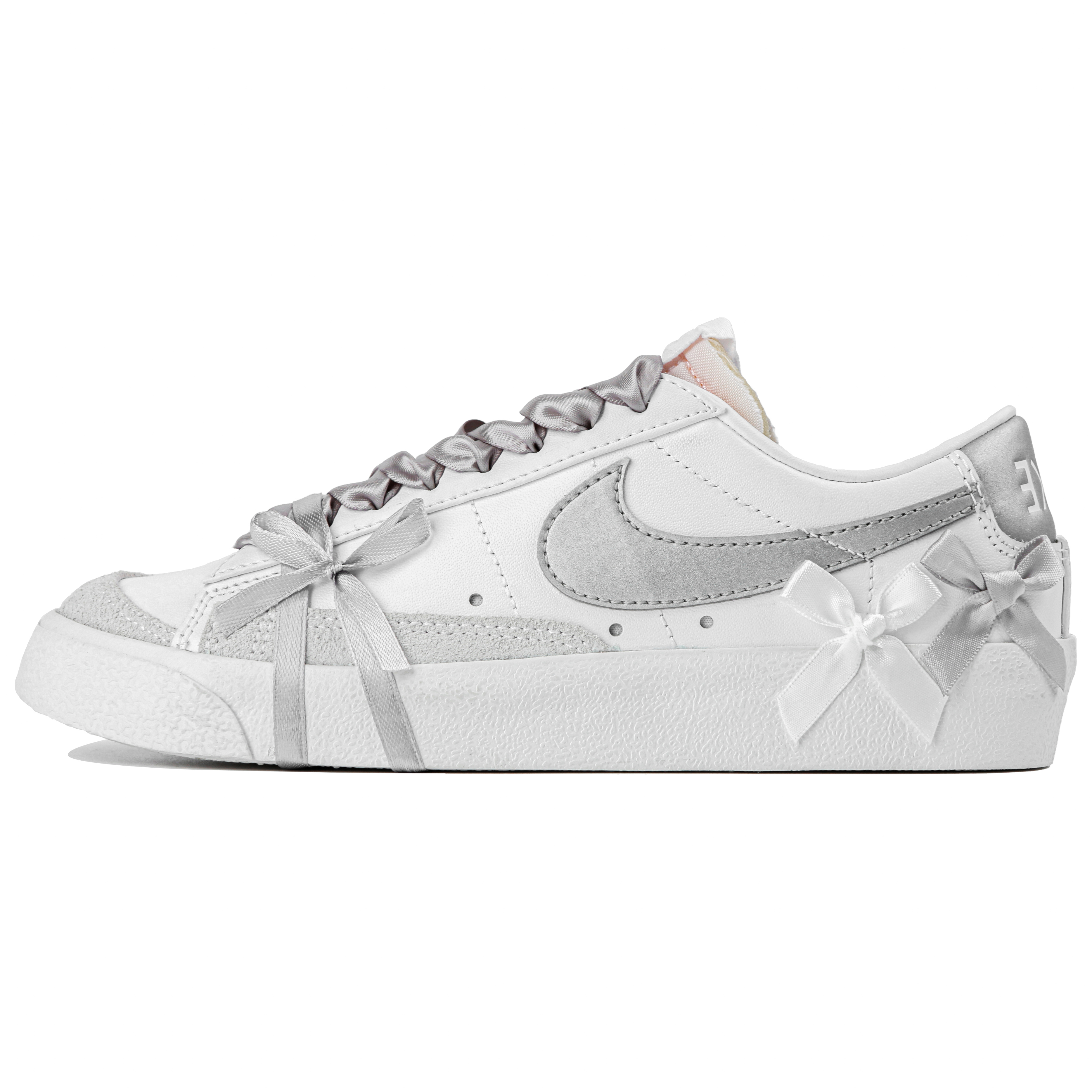 Кеды женские Nike Blazer 77 Low-Top серебристо-белые, 38.5 EU