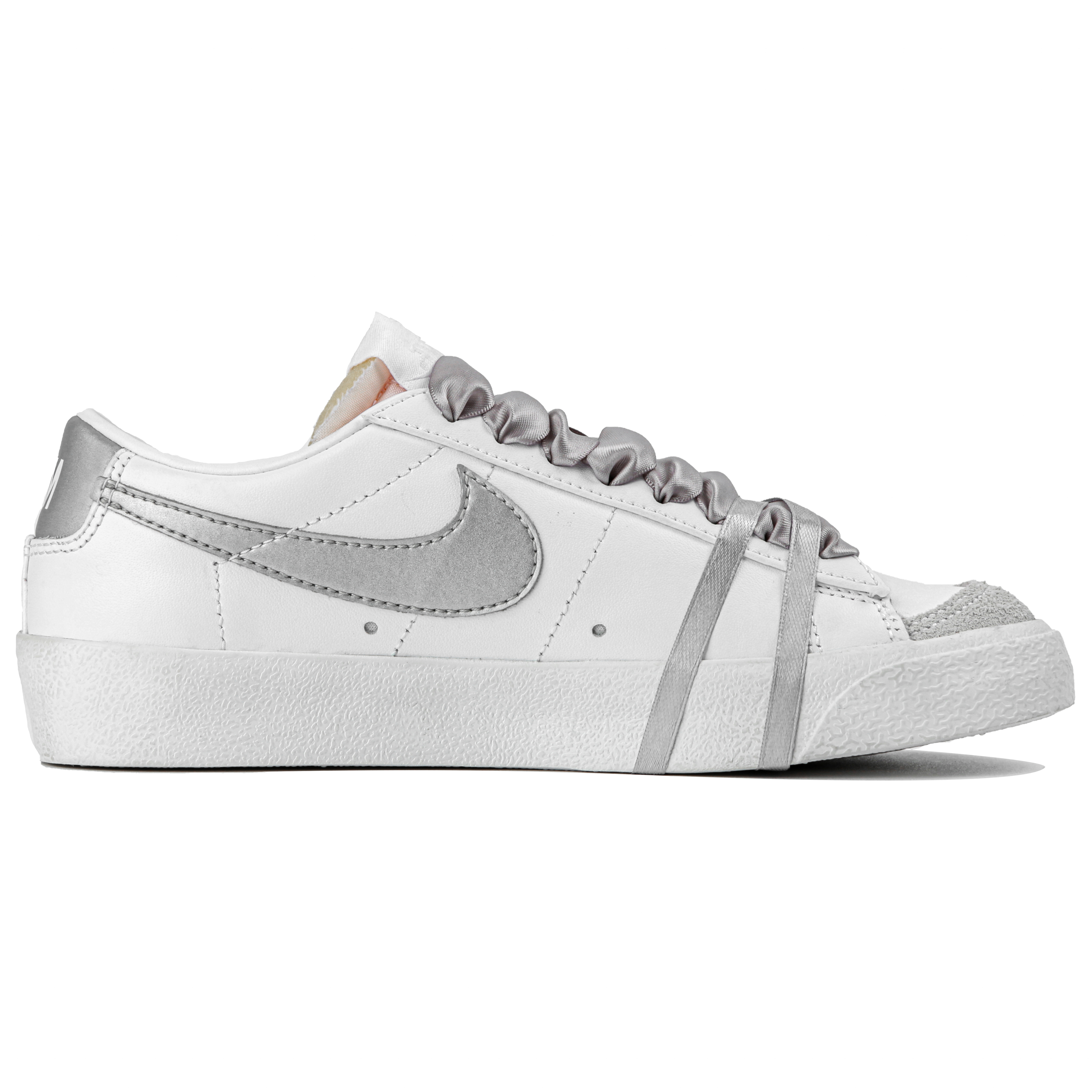 Кеды женские Nike Blazer 77 Low-Top серебристо-белые, 38.5 EU