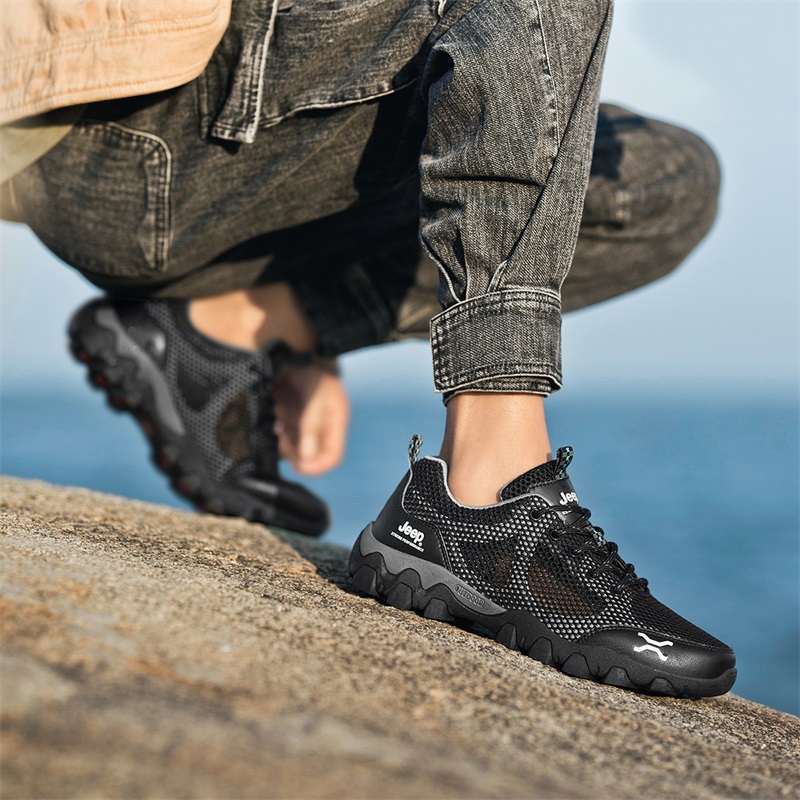 Беговые кроссовки мужские Jeep P211591705 черные, 43 EU