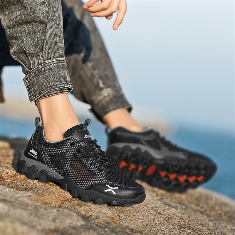 Беговые кроссовки мужские Jeep P211591705 черные, 43 EU