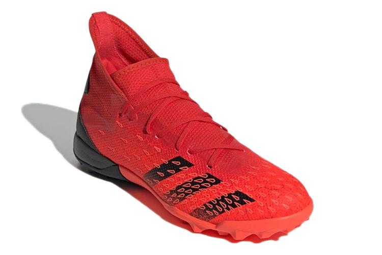 Футбольные бутсы унисекс adidas Predator Freak.3 Turf красные, 45 1/3 EU