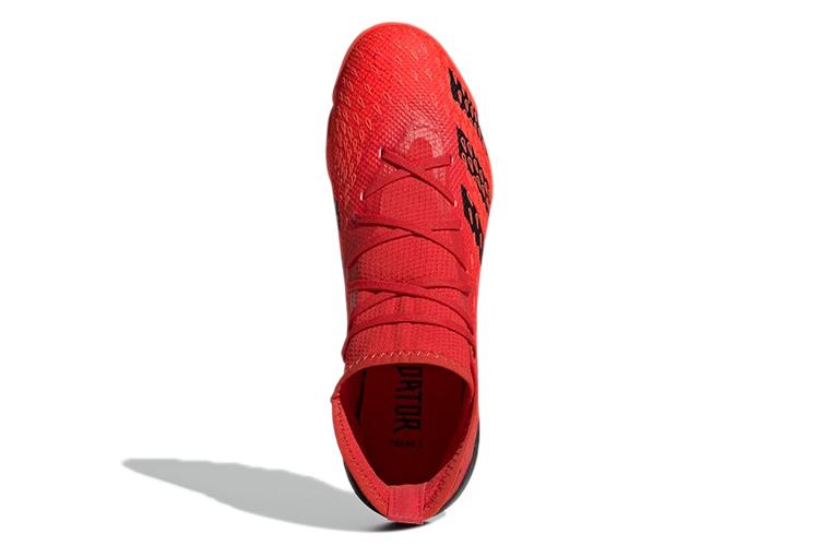 Футбольные бутсы унисекс adidas Predator Freak.3 Turf красные, 45 1/3 EU