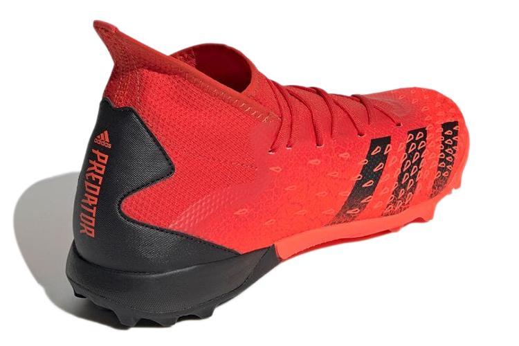 Футбольные бутсы унисекс adidas Predator Freak.3 Turf красные, 45 1/3 EU