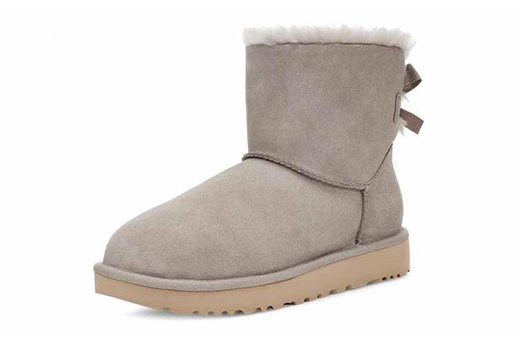 Снежные ботинки женские UGG Mini Bailey Brooch бежевые, 36 EU