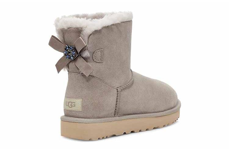 Снежные ботинки женские UGG Mini Bailey Brooch бежевые, 36 EU