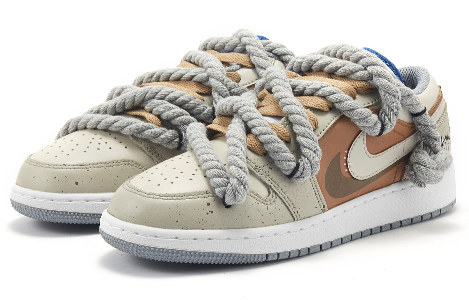 Кроссовки мужские Jordan Air Jordan 1 Mocha Demon серо-коричневые, 43 EU