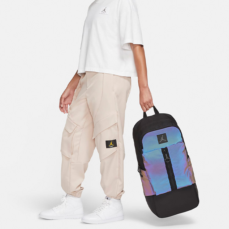 Рюкзак унисекс Jordan DQ8103-010 черный/серебристо-отражающий