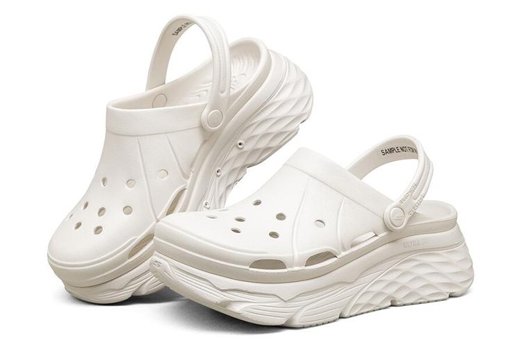 Тапочки женские Skechers Foamies Max Cushioning белые, 39 EU