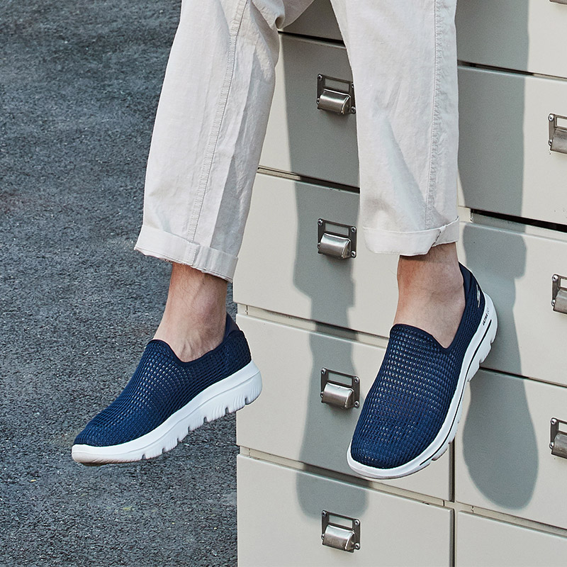 Кроссовки мужские Skechers Go Walk Evolution Ultra синие и белые, 40 EU