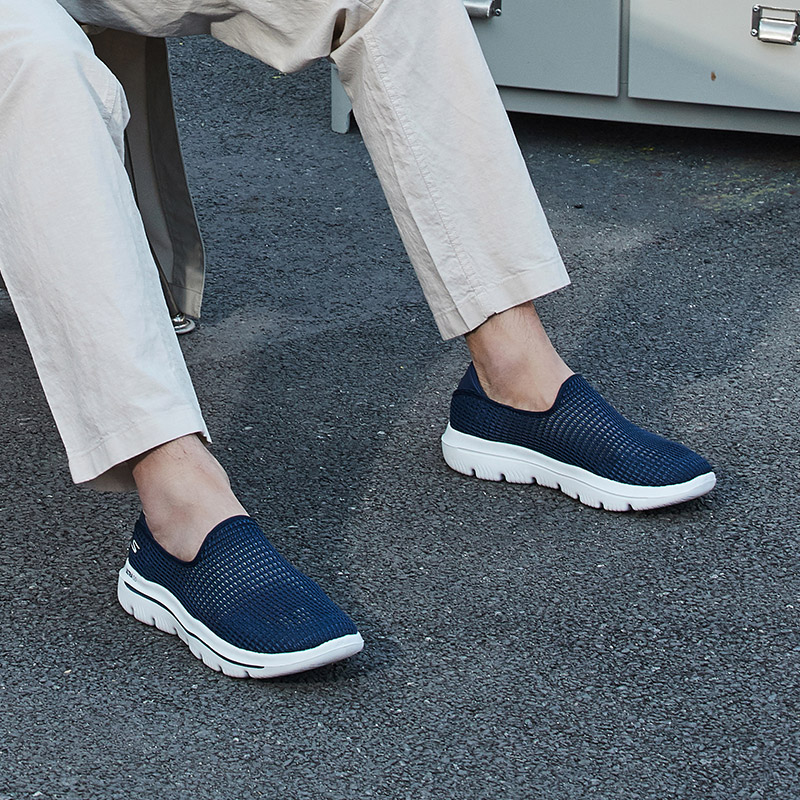 Кроссовки мужские Skechers Go Walk Evolution Ultra синие и белые, 40 EU