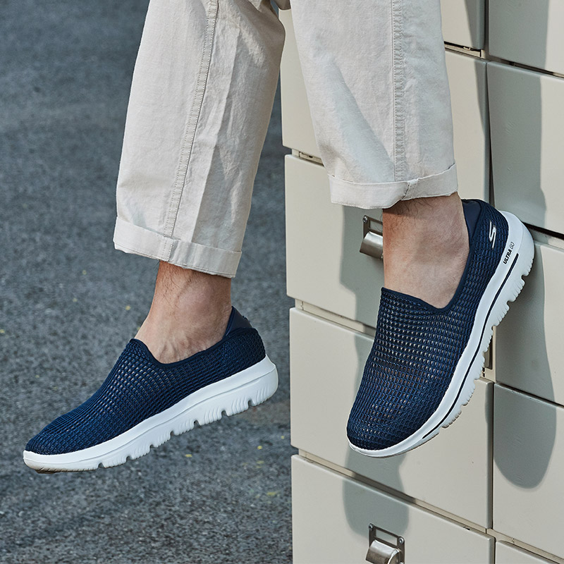 Кроссовки мужские Skechers Go Walk Evolution Ultra синие и белые, 40 EU