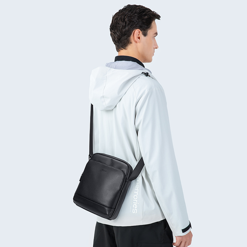 Сумка мужская GOLF D223804 черная