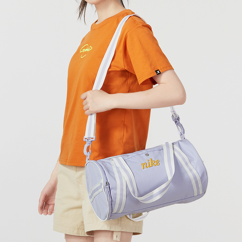 Дорожная сумка унисекс Nike DR6261-536 белая, фиолетовая