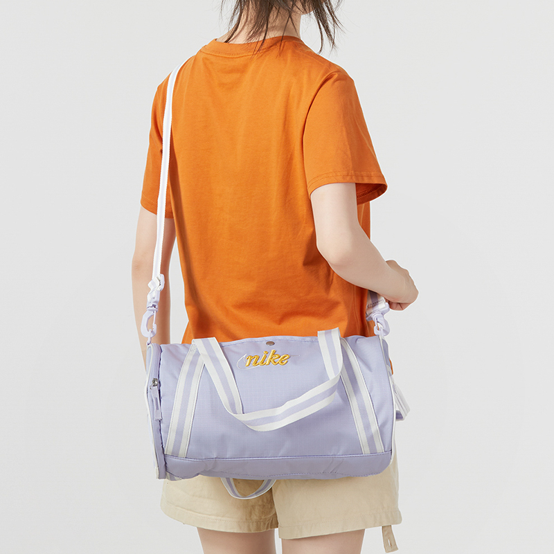 Дорожная сумка унисекс Nike DR6261-536 белая, фиолетовая
