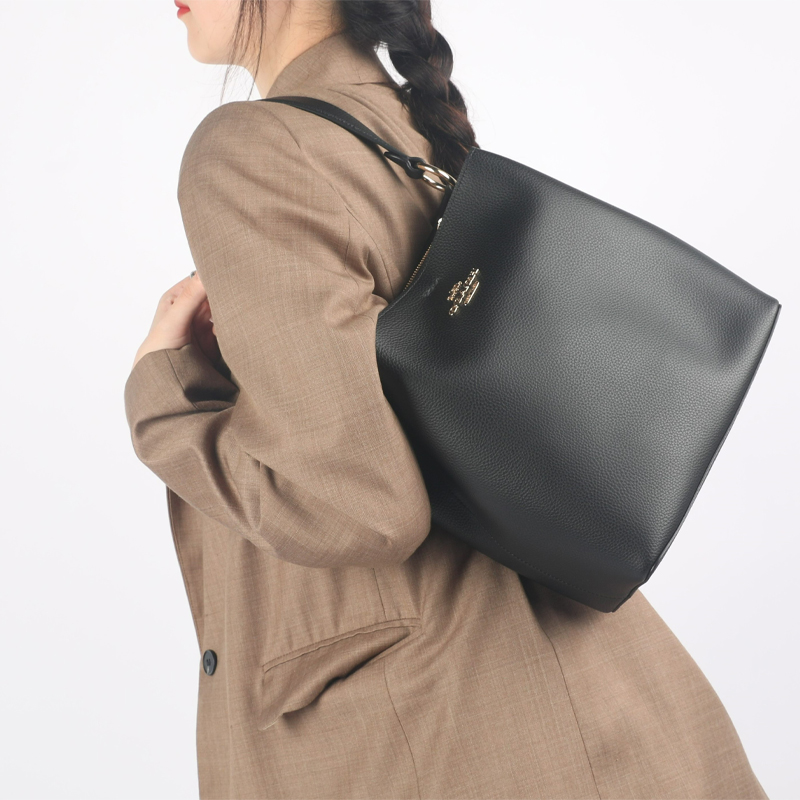 Женская сумка COACH Town Pebbled Leather Bucket Bag черная, Basic Set (Bag+Dust Bag) EU