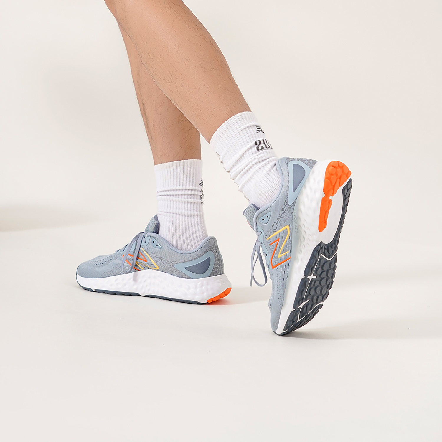 Кроссовки мужские New Balance Fresh Foam Evoz V2 серые, 40 EU