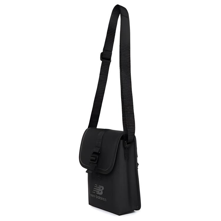 Сумка унисекс New Balance LAB13644 черная