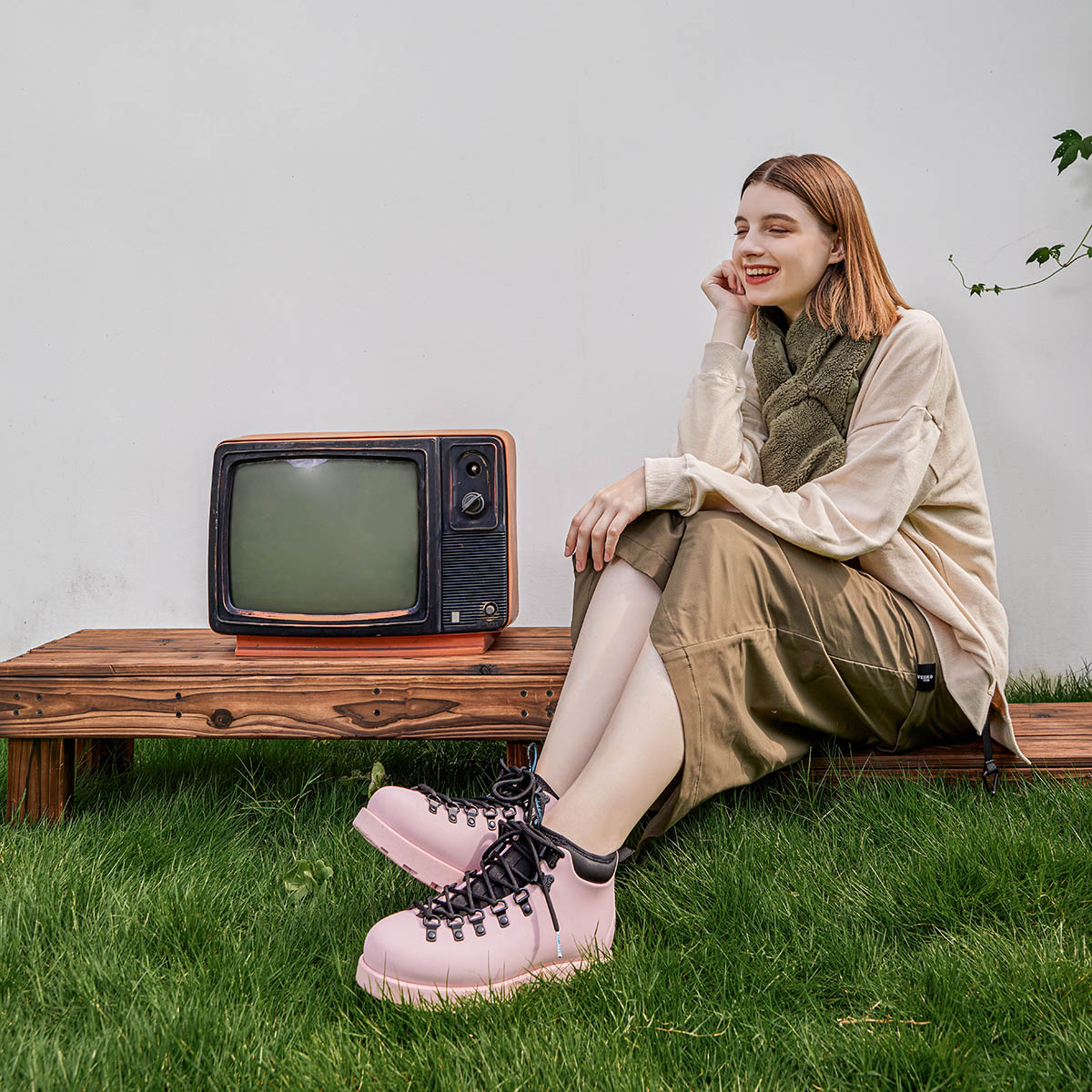 Ботинки женские Native Shoes Fitzsimmons Short Martin Boot серо-розовые, 40 EU