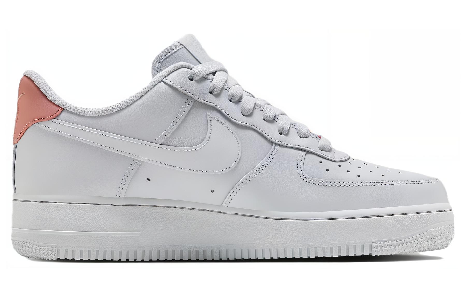 Кроссовки унисекс Nike Air Force 1 Platinum Stardust Red белые, розовые, 38.5 EU