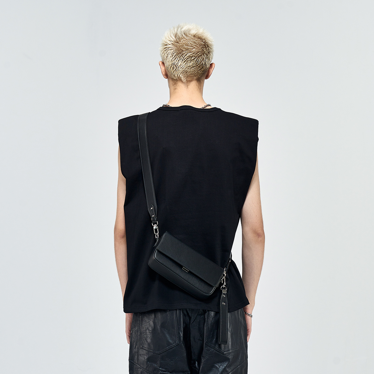 Кроссбоди-сумка унисекс Yawei Kuroda Trumpets черная