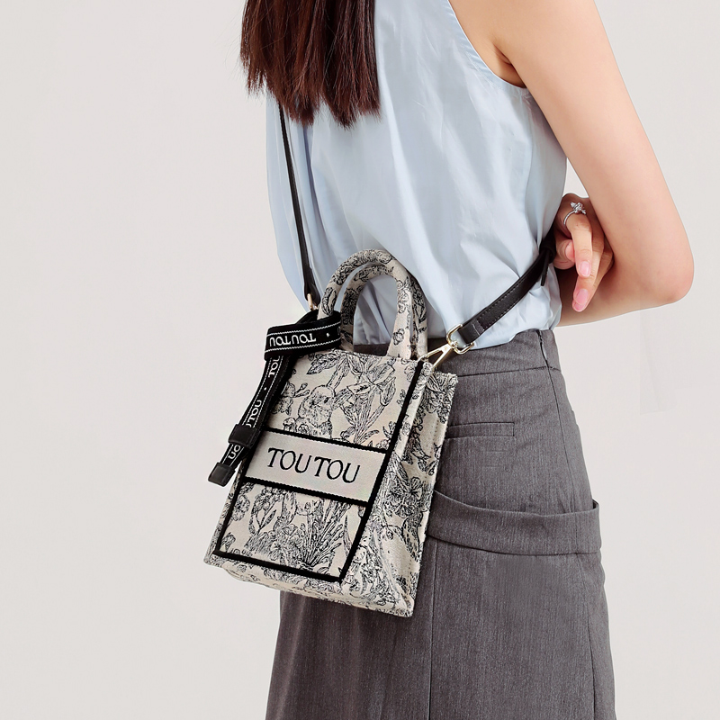 Кроссбоди-сумка женская TOUTOU TT23BC40427 oreo black vertical