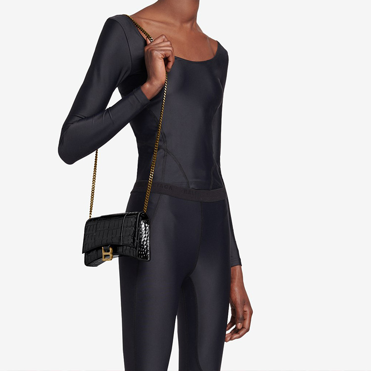 Женская сумка Balenciaga Wallet on Chain черная-золотая