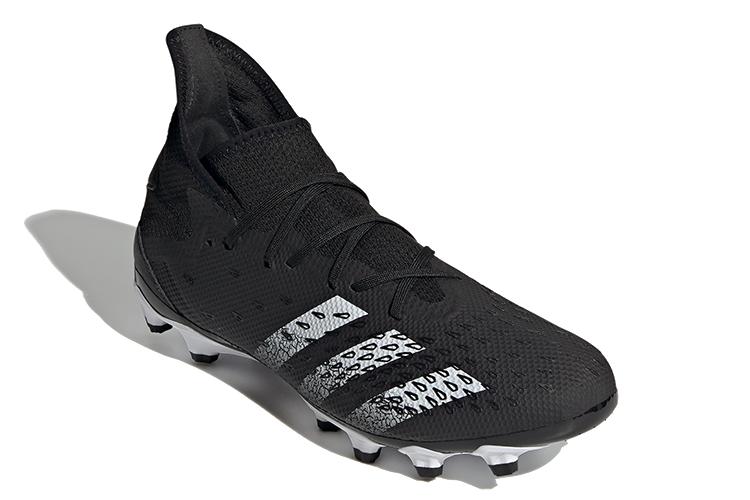 Футбольные бутсы мужские Adidas Predator Freak .3 черно-белые, 40 2/3 EU