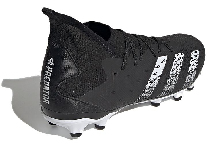 Футбольные бутсы мужские Adidas Predator Freak .3 черно-белые, 40 2/3 EU