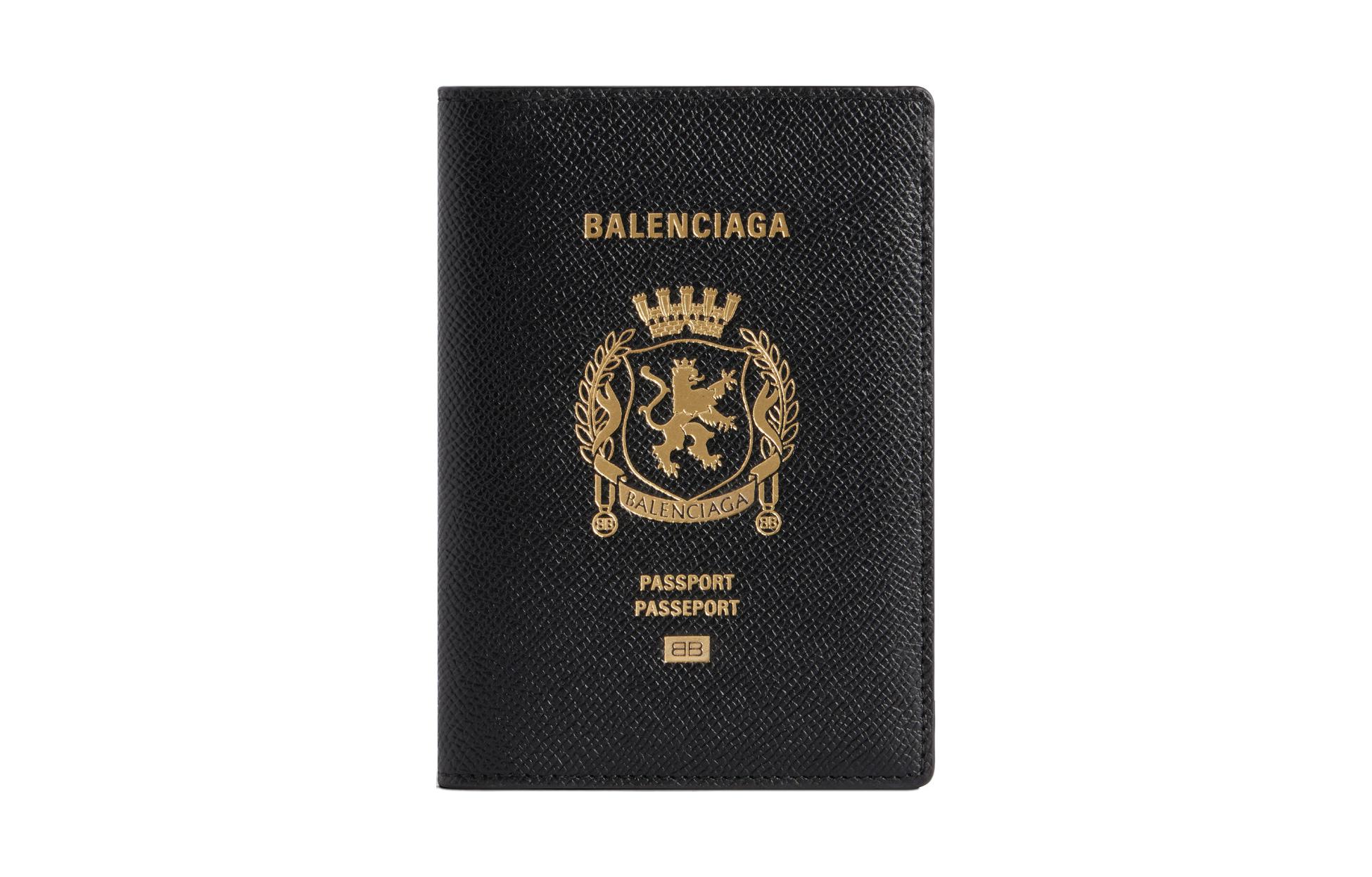 Обложка для паспорта мужская Balenciaga 7877422AA3R1000 черная-золотая
