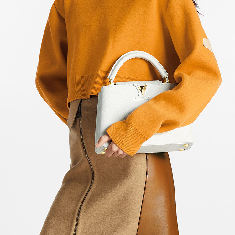 Сумка женская LOUIS VUITTON Capucines Bb M94634 белая, золотая