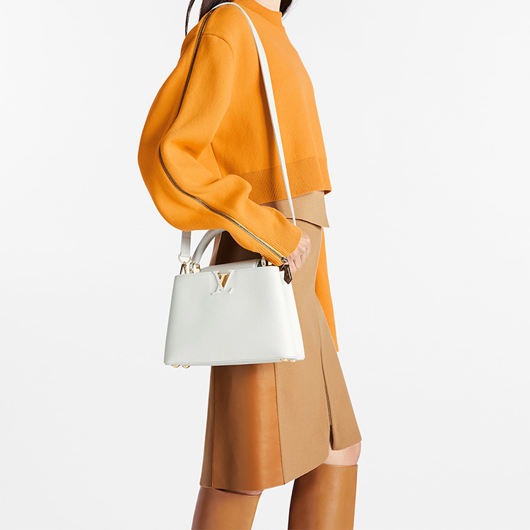 Сумка женская LOUIS VUITTON Capucines Bb M94634 белая, золотая