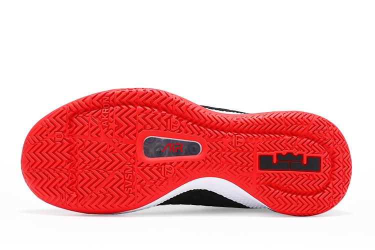 Баскетбольные кроссовки мужские Nike LeBron Witness 3 Prm черные, 39 EU