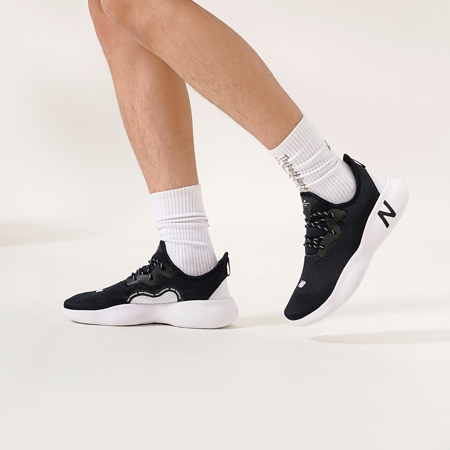 Кроссовки мужские New Balance Fresh Foam V3 черные, 40.5 EU