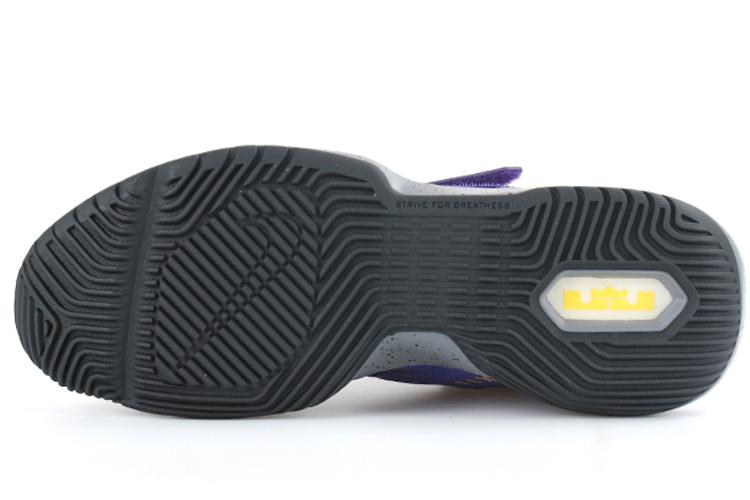 Кроссовки мужские Nike Ambassador 12 Lakers, 44 EU