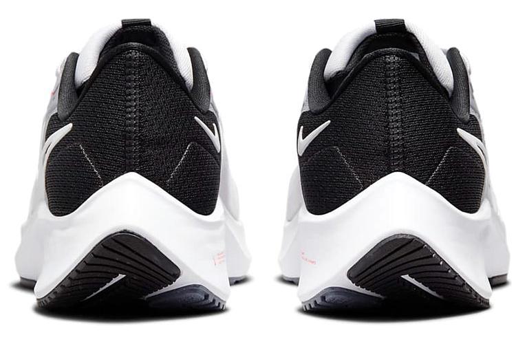 Беговые кроссовки женские Nike Air Zoom Pegasus 38 белые, 41 EU