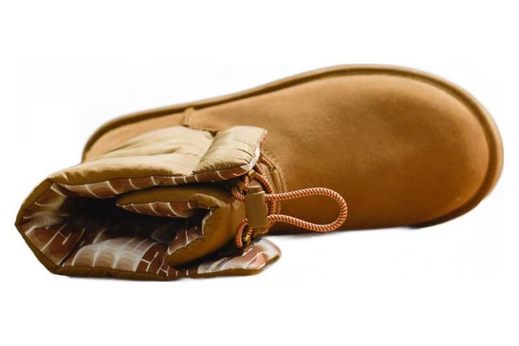 Снежные сапоги женские UGG Classic Maxi Toggle Mini, 38 EU