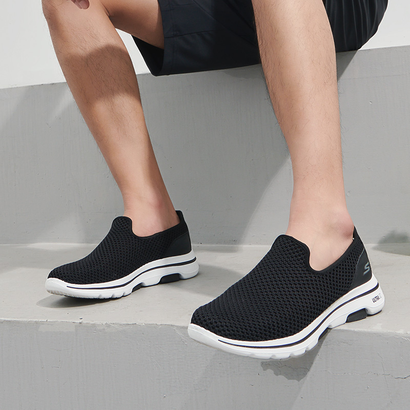 Кроссовки мужские Skechers Go Walk 5 Slip On черные, 39.5 EU