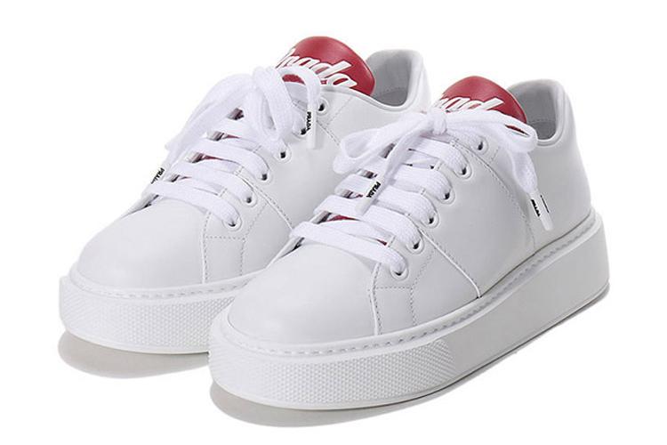 Кеды женские PRADA 1E368L_3KWG_F0970_F_045 белые с красным язычком, 37.5 EU