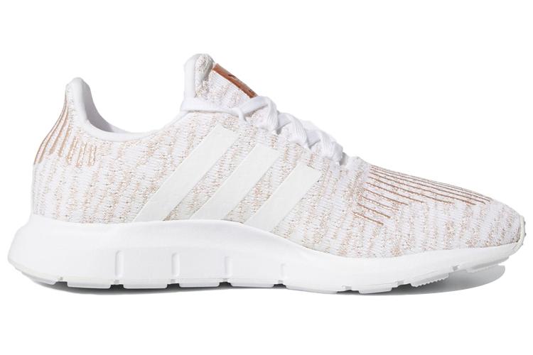 Кроссовки женские Adidas Swift Run белые, 38 EU