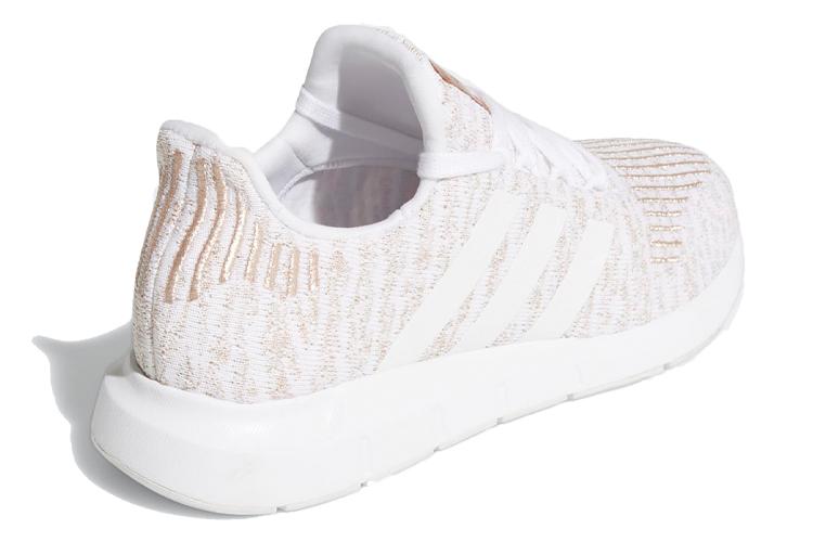 Кроссовки женские Adidas Swift Run белые, 38 EU
