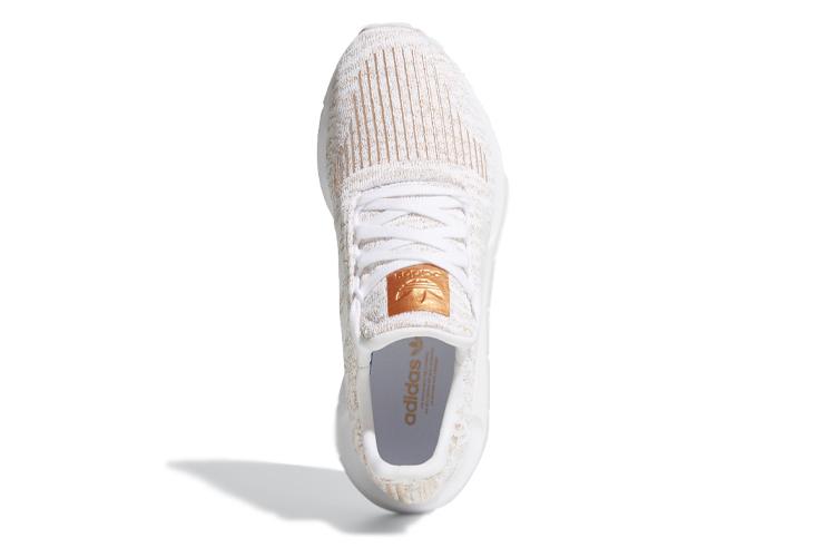 Кроссовки женские Adidas Swift Run белые, 38 EU