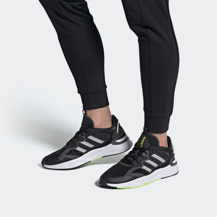 Кроссовки мужские Adidas Futureflow Black White, 42 EU