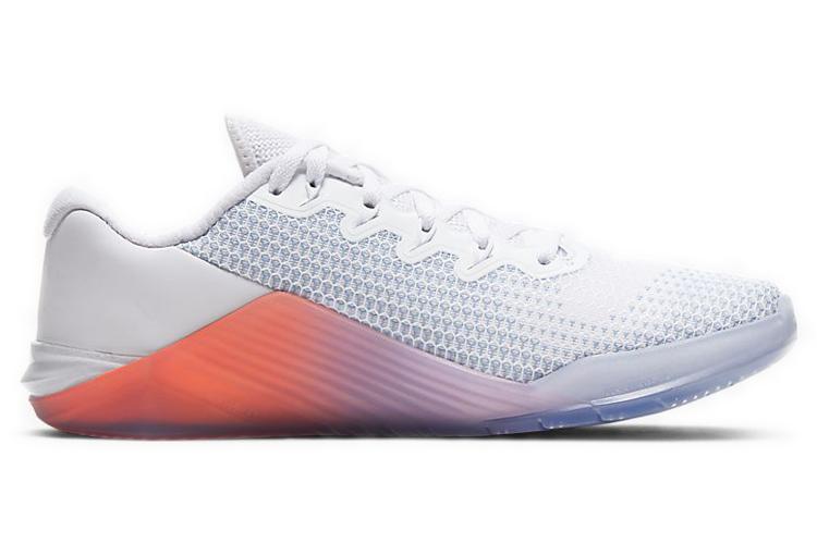 Кроссовки женские Nike Metcon 5 Premium белые, 39 EU