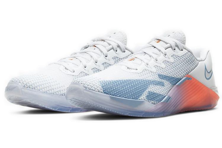 Кроссовки женские Nike Metcon 5 Premium белые, 39 EU