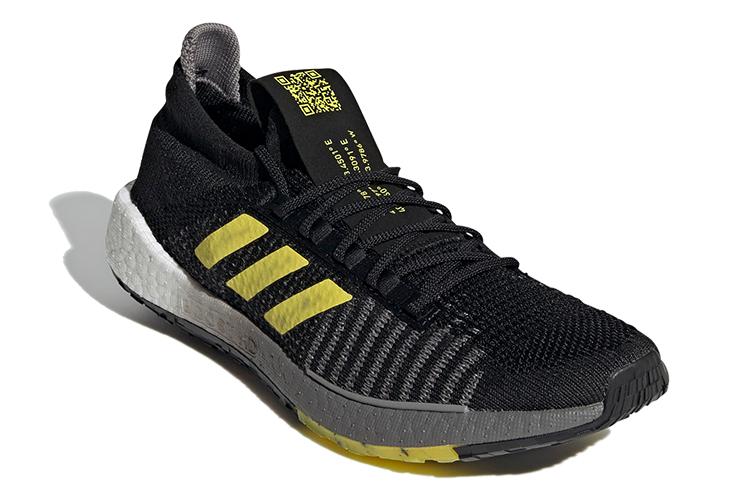 Кроссовки мужские Adidas Pulseboost Hd черные, желтые, 44 2/3 EU