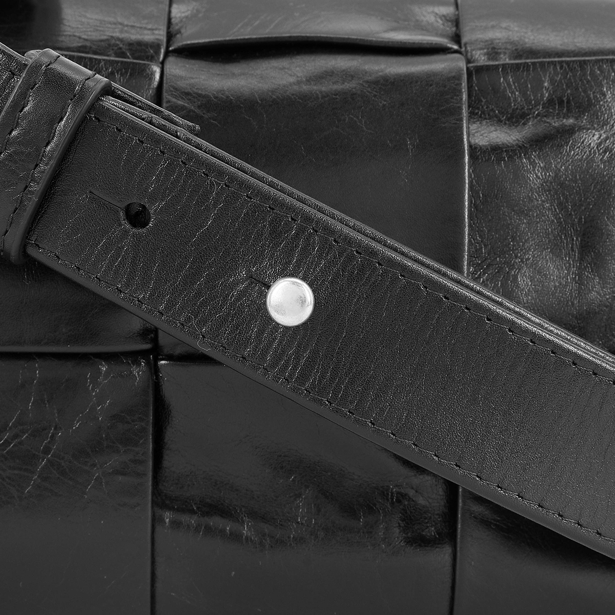 Поясная сумка мужская Bottega Veneta Cassette Belt Bag Mini черная