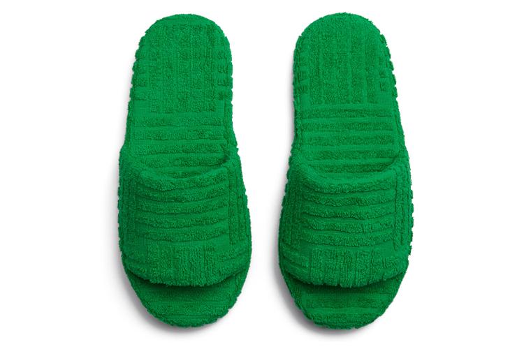 Тапочки женские Bottega Veneta Resort Sponge зелёные, 39 EU